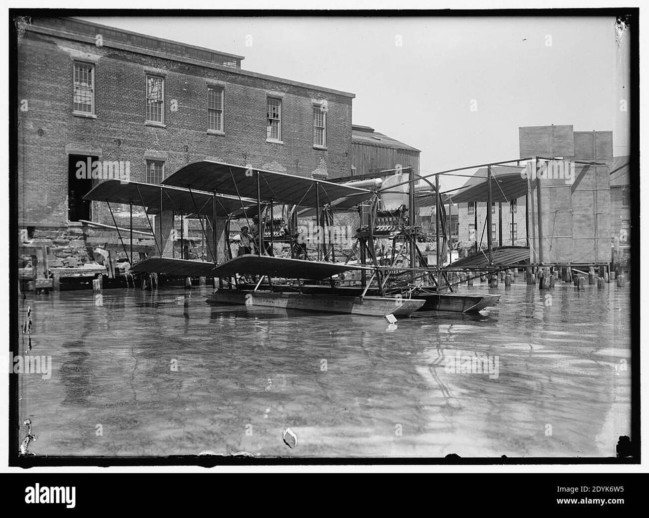 LANGLEY, Samuel Pierpont. Sekretär, Smithsonian Institute. EXPERIMENTAL TANDEM DOPPELDECKER am Potomac mit LANGLEY GRUNDSÄTZE Stockfoto