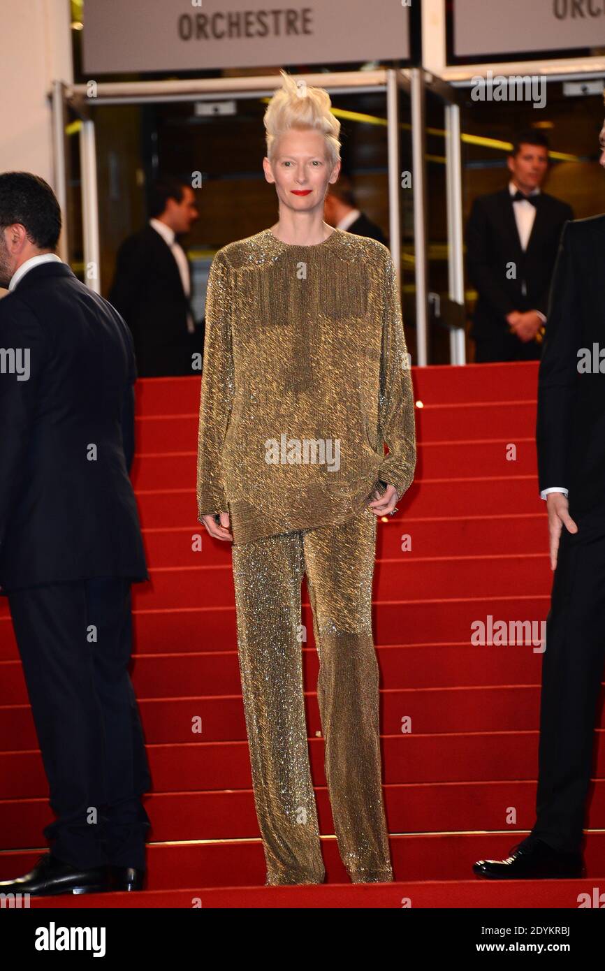 Tilda Swinton kommt zu der Vorführung "Only Lovers Left Alive", die am 25. Mai 2013 im Palais des Festivals in Cannes, Frankreich, im Rahmen der 66. Filmfestspiele von Cannes stattfand. Foto von Nicolas Briquet/ABACAPRESS.COM Stockfoto