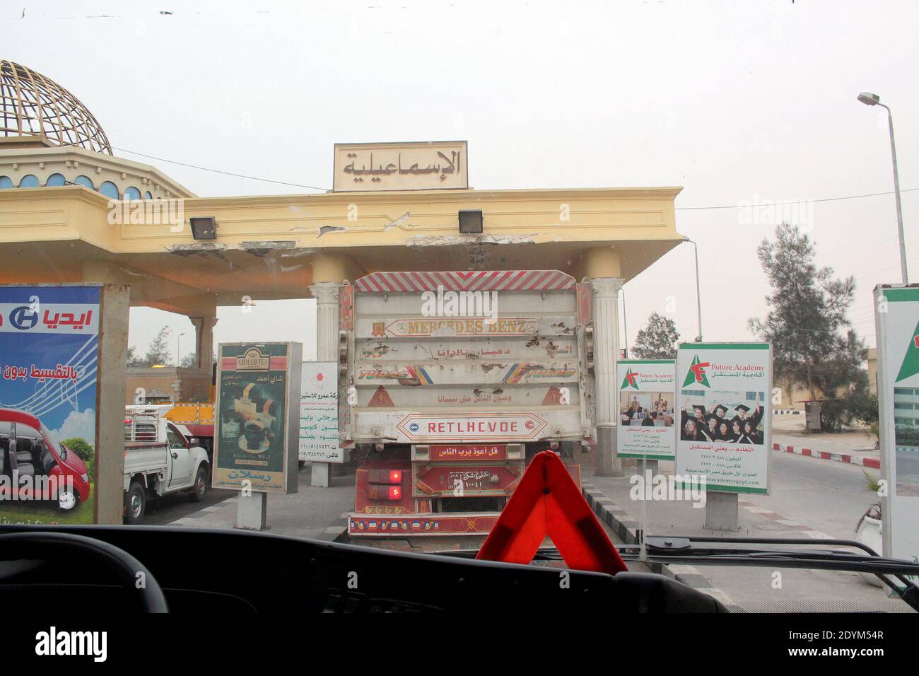 Ein Checkpoint auf der Straße in der Nähe von Kairo Ägypten Stockfoto