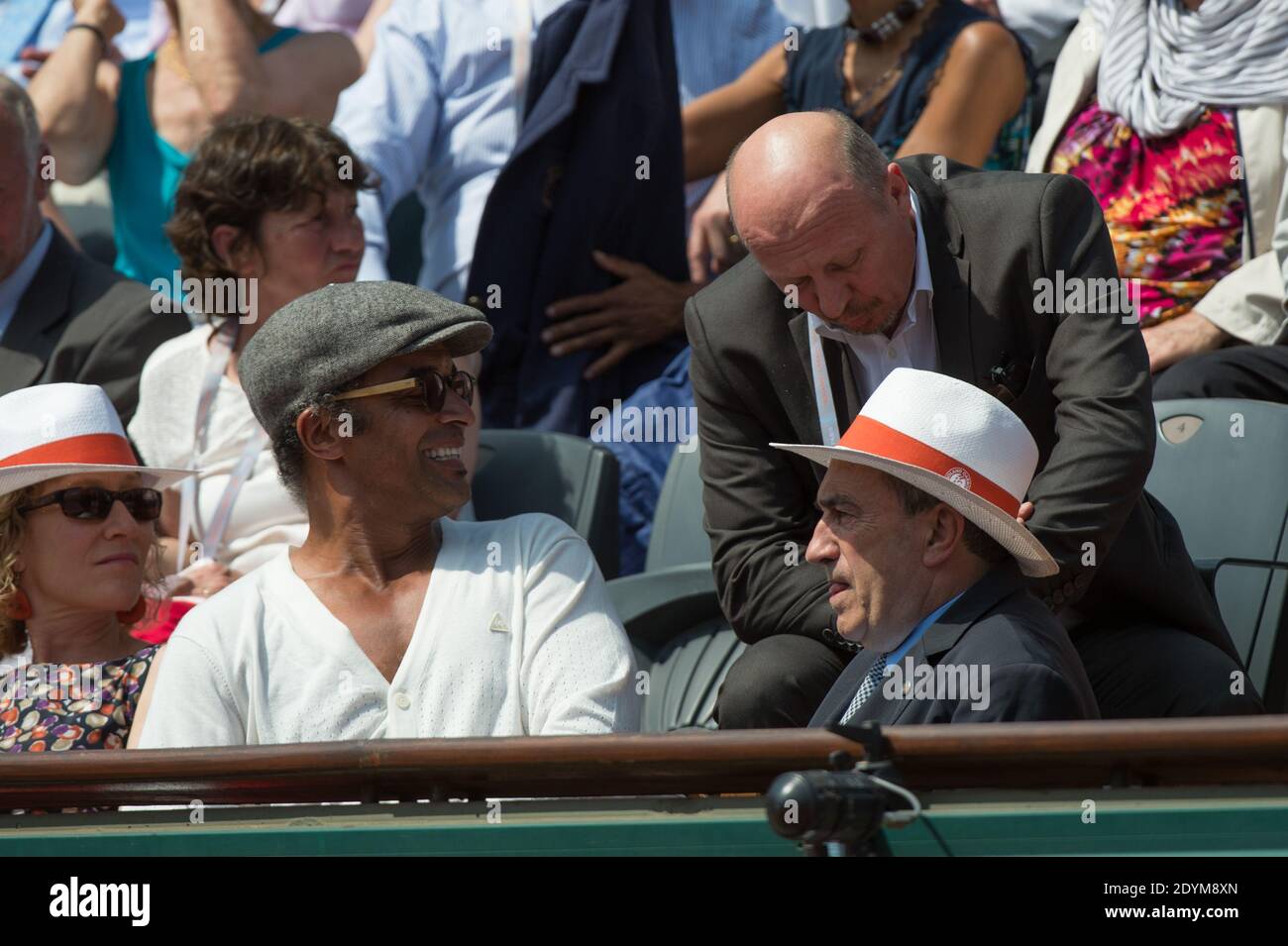 Yannick Noah, Michel Grach und Jean Gachassin nehmen am 5. Juni 2013 an einem Viertelfinalspiel bei den French Tennis Open in der Roland-Garros Arena in Paris Teil. Foto von Christophe Guibbaud/ABACAPRESS.COM Stockfoto