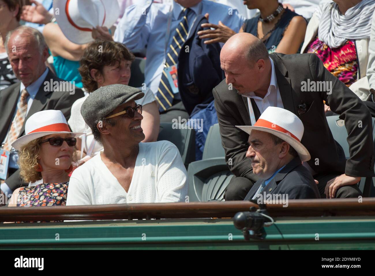 Yannick Noah, Michel Grach und Jean Gachassin nehmen am 5. Juni 2013 an einem Viertelfinalspiel bei den French Tennis Open in der Roland-Garros Arena in Paris Teil. Foto von Christophe Guibbaud/ABACAPRESS.COM Stockfoto