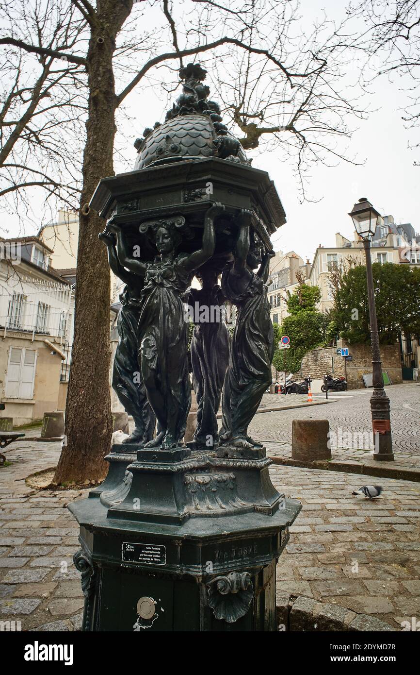 Paris, Frankreich - Mars 2020: Fontaine Wallace bei Emile Goudeau in Montmartre, neben dem Bateau-lavoir, während der ersten COVID-Sperre Stockfoto