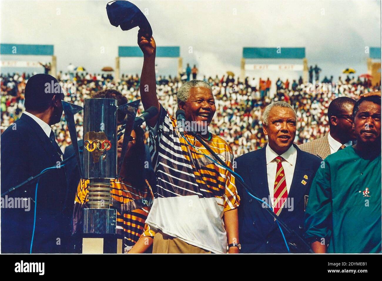 Der südafrikanische Präsident Nelson Mandela beim Fußballfinale des Africa Nations Cup am 3. Februar 1996 im FNB-Stadion in Johannesburg, Südafrika. Foto von Henri Szwarc/ABACAPRESS.COM Stockfoto