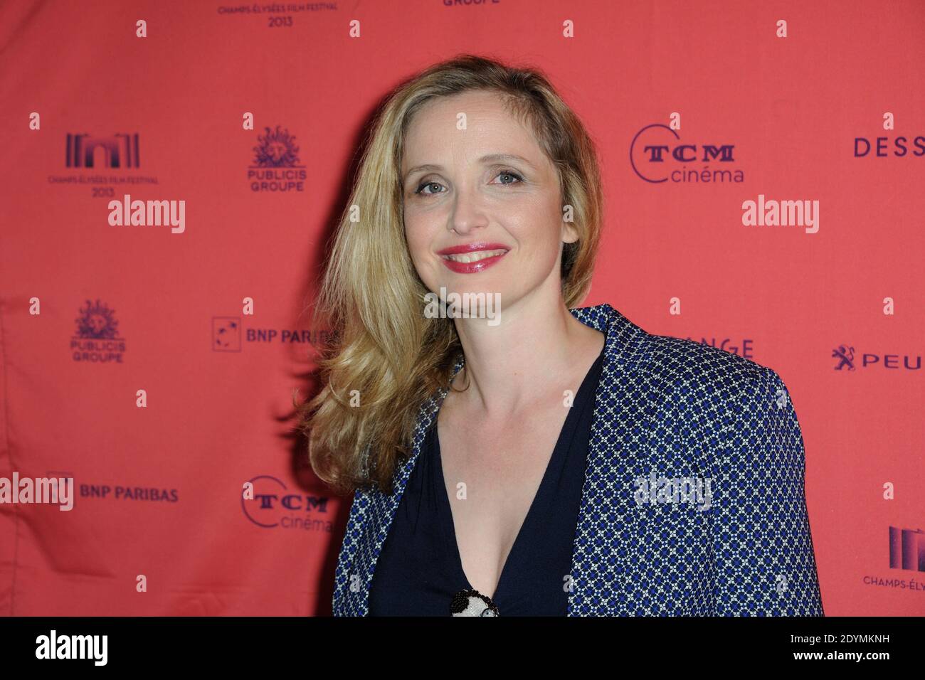 Julie Delpy nimmt am 17. Juni 2013 an der Premiere von "Before Midnight" im Rahmen des Champs Elysees Film Festival 2013 in der Publicis Champs Elysees in Paris Teil. Foto von Alban Wyters/ABACAPRESS.COM Stockfoto