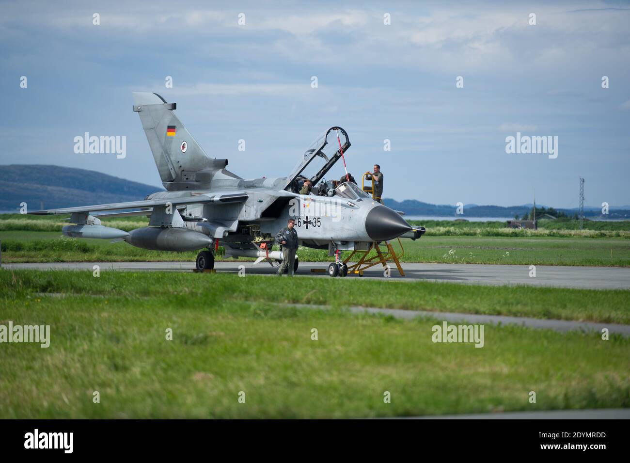 Ein Tornado-Flugzeugjäger der deutschen Luftwaffe, der am 21. Juni 2103 während des NATO-Tigermeets in Orland, Norwegen, starten wird. Die NATO Tiger Association oder die Association of Tiger Squadrons wurde 1961 gegründet. Ihre Aufgabe ist es, die Solidarität zwischen den Luftstreitkräften der NATO zu fördern. Sie ist jedoch nicht Teil der formalen NATO-Struktur. Die ‘Tiger Meets’ sind nicht nur Gelegenheiten für NATO-Luftstreitkräfte, Ideen und Erfahrungen auszutauschen, sondern auch PR-Übungen für die NATO. NATO-Flugzeuge sind oft hell mit Tigerstreifen bemalt. Foto von Christophe Guibbaud/ABACAPRESS.COM Stockfoto