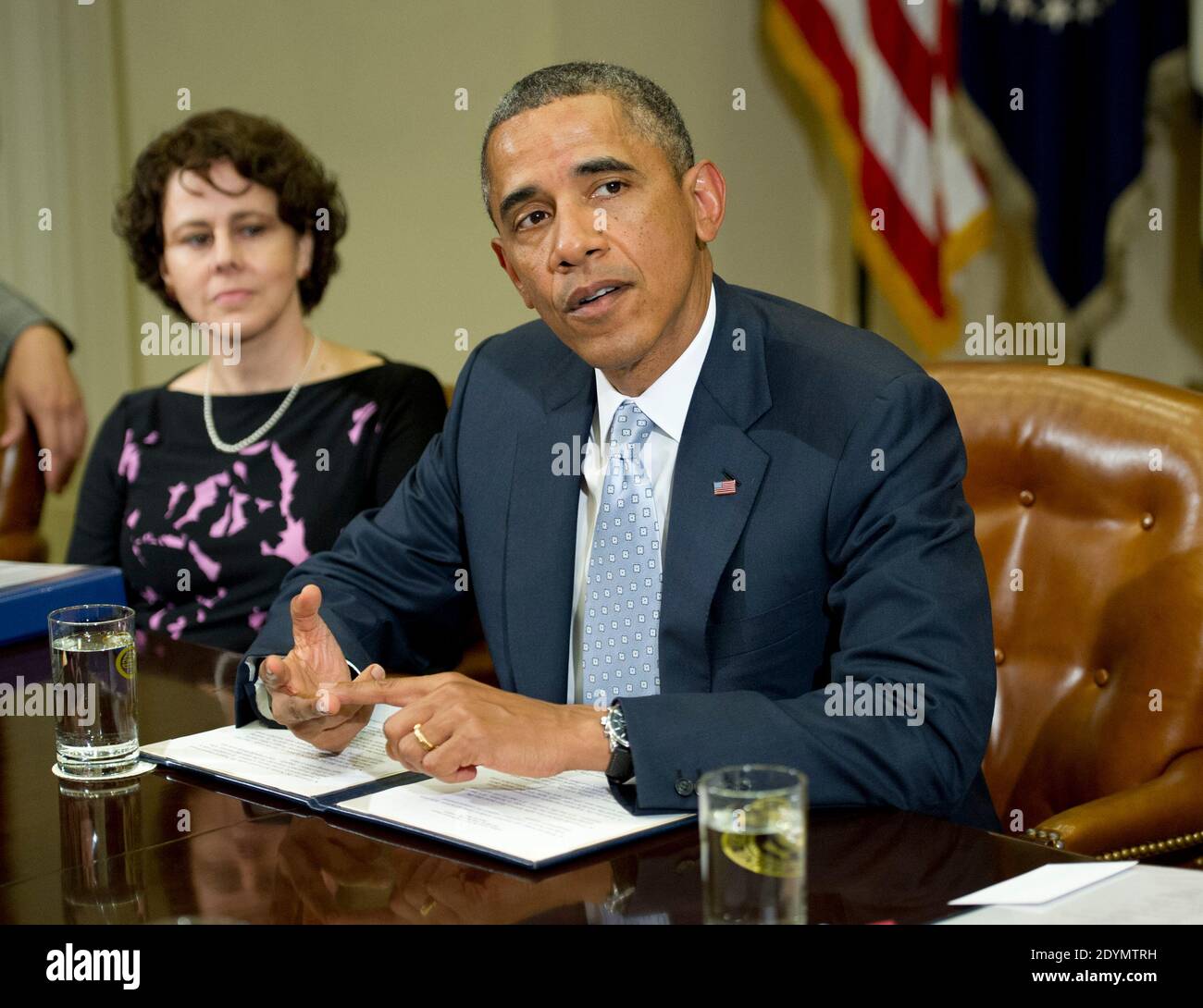 US-Präsident Barack Obama gibt vor dem Treffen mit CEOs, Unternehmern und Unternehmern im Roosevelt Room des Weißen Hauses eine Erklärung vor der Presse ab, um die Bedeutung der Reform der gesunden Menschenverstand-Einwanderung in Washington, D.C, USA, am Montag, den 24. Juni 2013 zu diskutieren.Foto von Ron Sachs/ABACAPRESS.COM Stockfoto