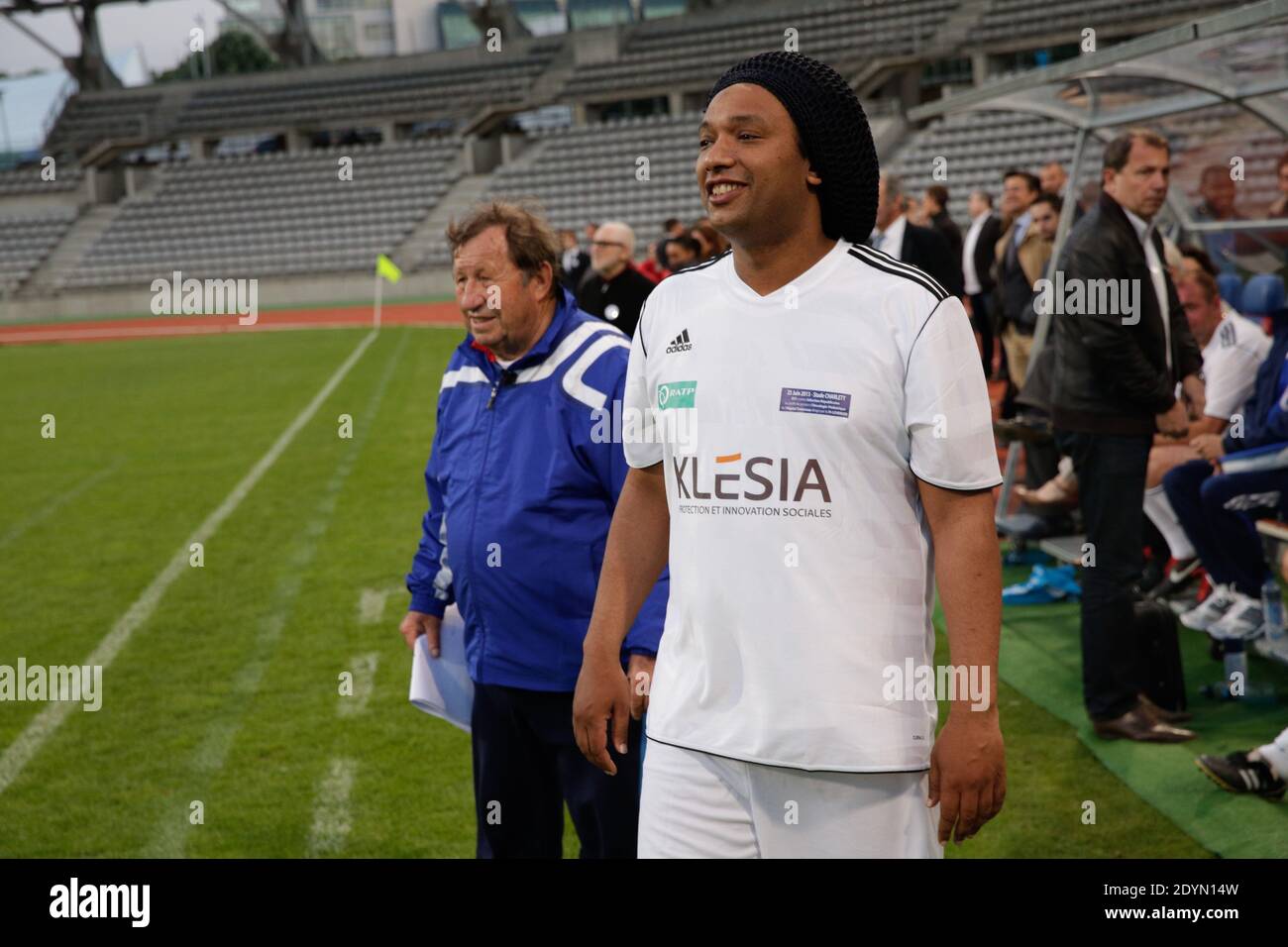 DOC Gyneco lors du match de Football de bienfaisance, opposant le Varietes Club De France et la sélection repépublicaine composee de ministres, anciens ministres et deputes au Stade Charlety, Paris, France, le 25 juin 2013. Foto von ABACAPRESS.COM Stockfoto