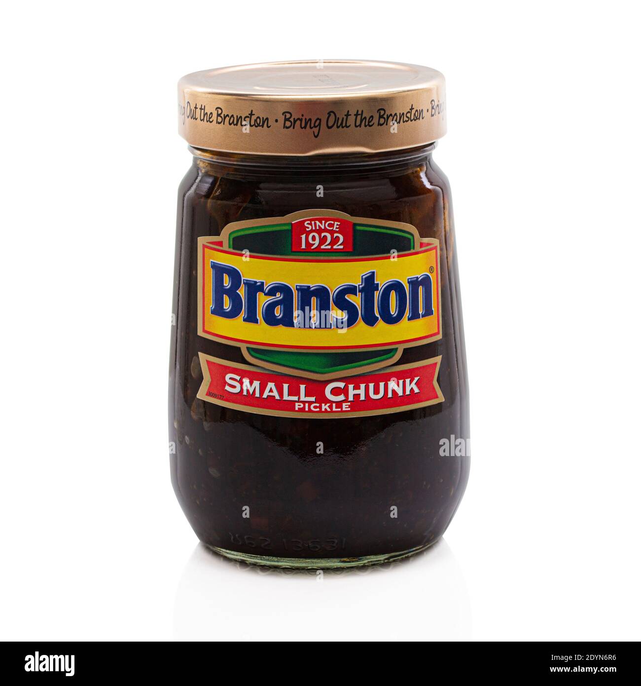 SWINDON, UK - 27. DEZEMBER 2020: JAR of Branston Small Chunk Pickle - Bring die Branston seit 1922, auf weißem Hintergrund. Stockfoto
