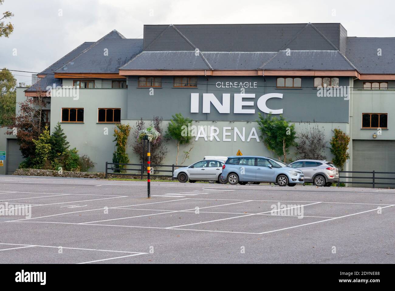 Parkplatz am Killarney Convention Centre und Konzerthalle INEC im Gleneagle Hotel in Killarney, County Kerry, Irland Stockfoto