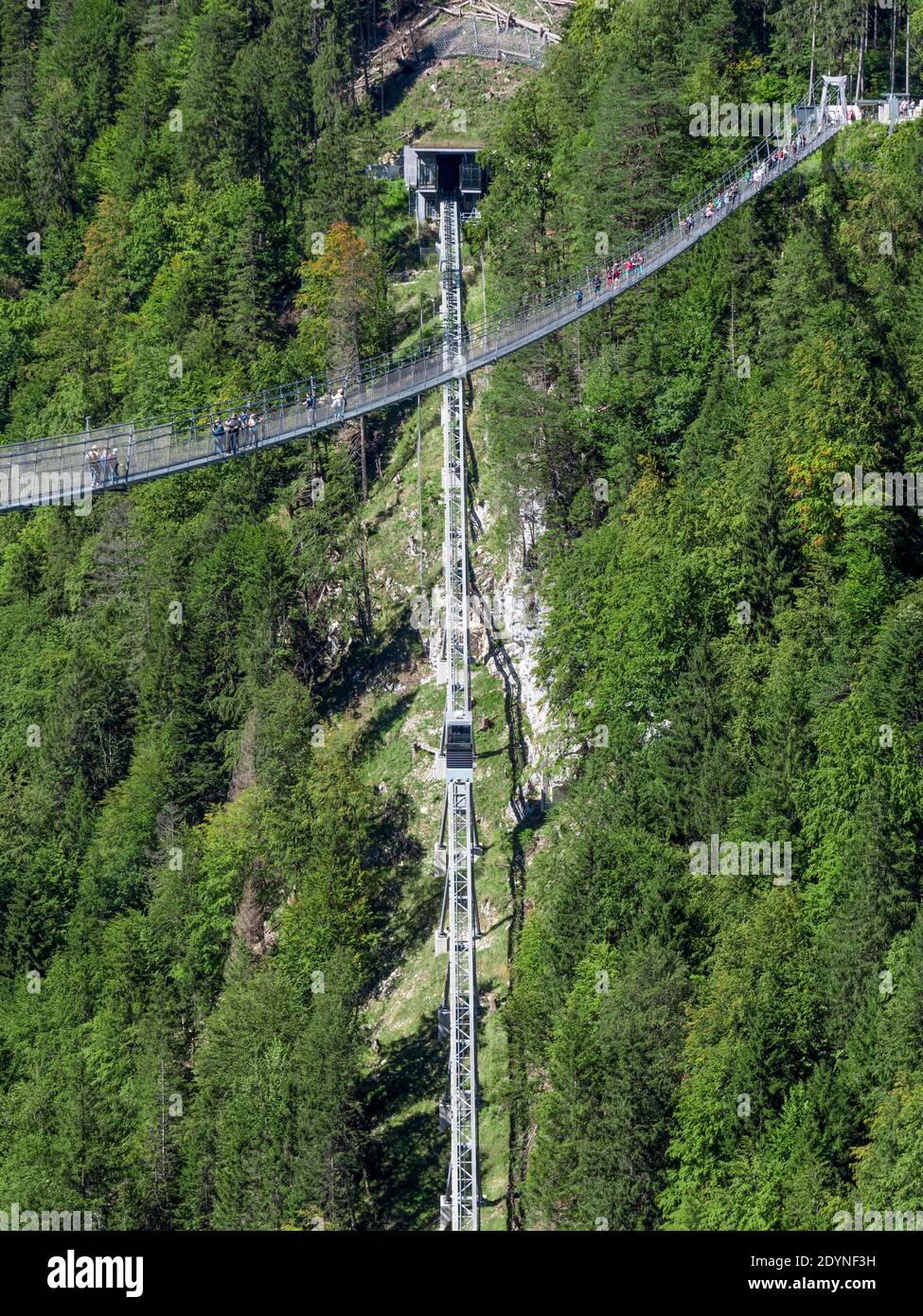 Fussgänger-Hängebrücke highline179 und Schrägaufzug Ehrenberg Liner, Reutte, Tirol, Österreich Stockfoto