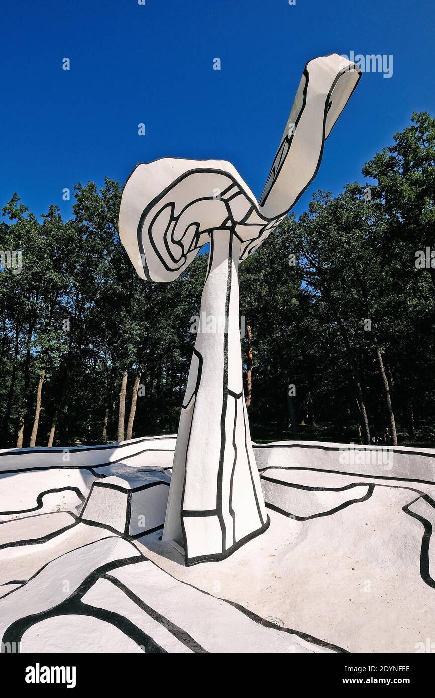 Begehbare Betonskulptur Jardin d'email des französischen Künstlers Jean Dubuffet im Kroeller Müller Museum, Otterlo, Provinz Gelderland Stockfoto