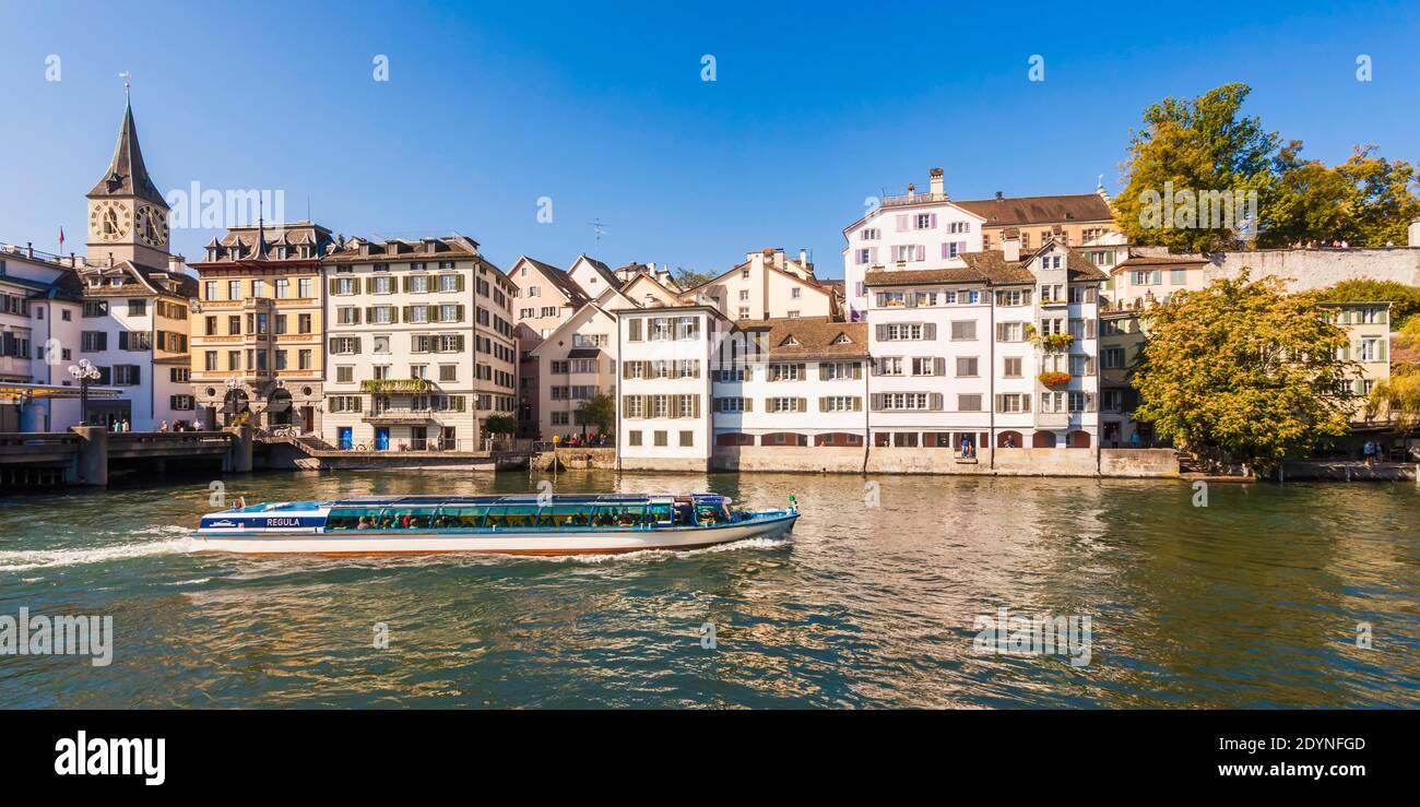 Ausflugsboot auf der Limmat, Peterskirche, Schipfe, Altstadt, Zürich, Kanton Zürich, Schweiz Stockfoto