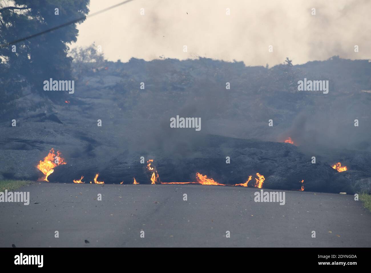 Hawaiis Kilauea Vulkan spuckt Lava durch Leilani Estates Hawaii Stockfoto