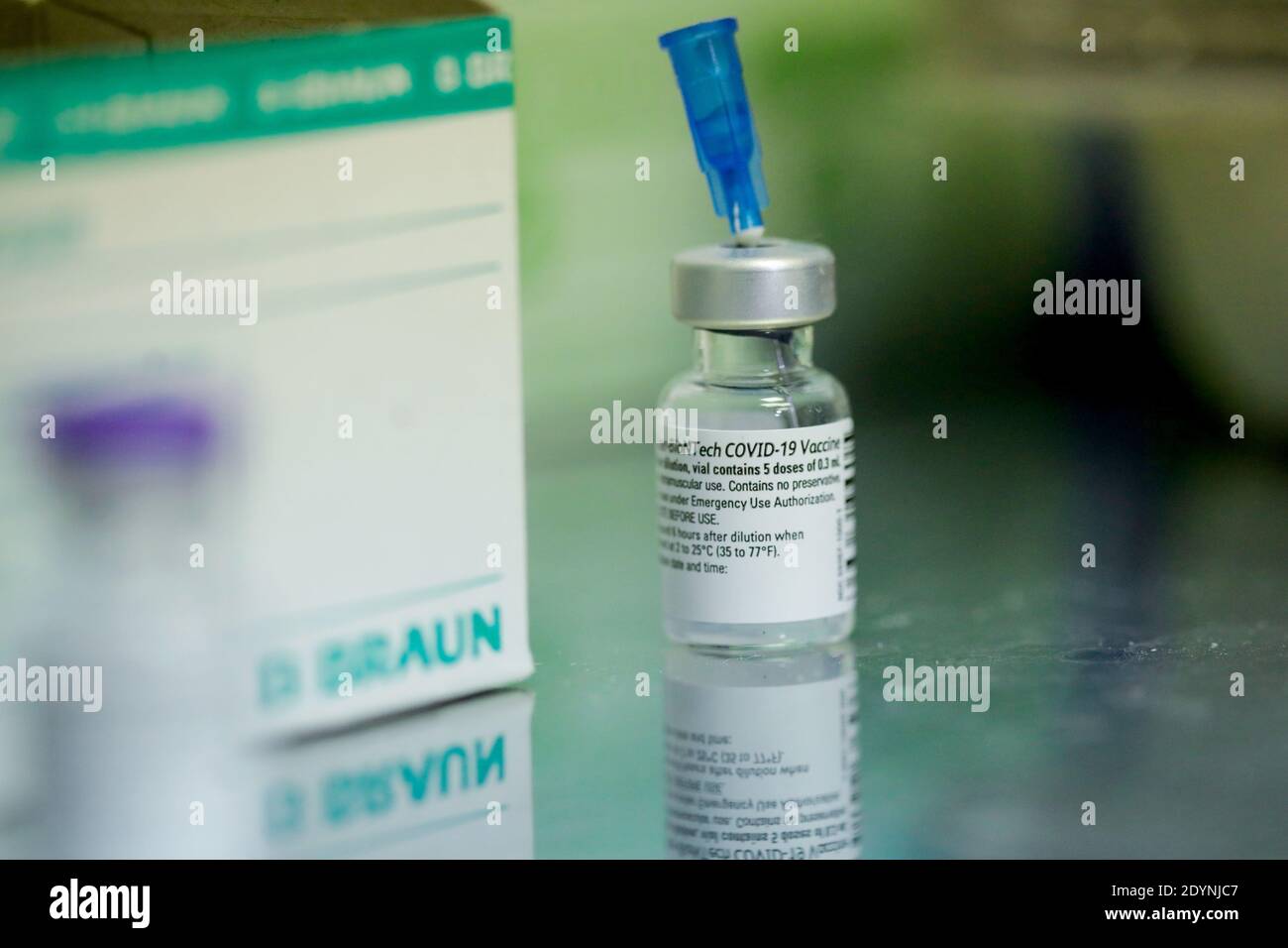 Bucharest, Romania - December 27, 2020: Shallow depth of field (selective focus) image with details of the Pfizer BioNTech vaccine in the hospital dur Stockfoto