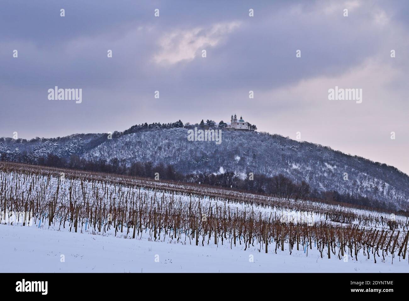 Kirche Leopoldsberg bei Wien, Österreich im Winter Stockfoto