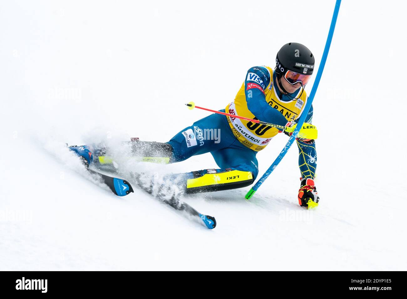 ÜBERWINTERT Luke of USA im Audi FIS Alpine Skiing World Cup Men's Slalom auf der Gran Risa-Strecke im Dolomitengebirge. Stockfoto