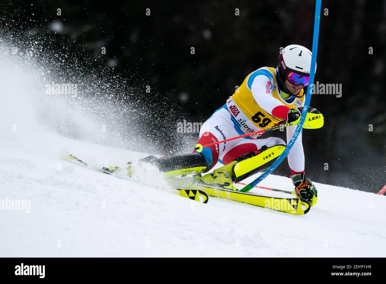 Von GRUENIGEN Noel aus der Schweiz im Audi FIS Alpine Ski World Cup Herren Slalom auf der Gran Risa Kurs im Dolomitenberg klingelte Stockfoto