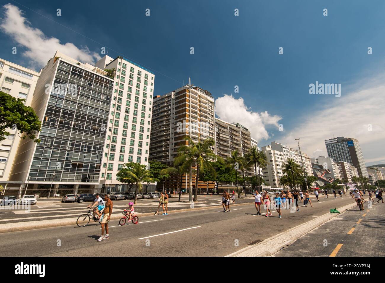Rio de Janeiro, Brasilien - 15. Januar 2017: Hotel- und Apartmentgebäude an der Avenida Atlantica in Copacabana. Stockfoto