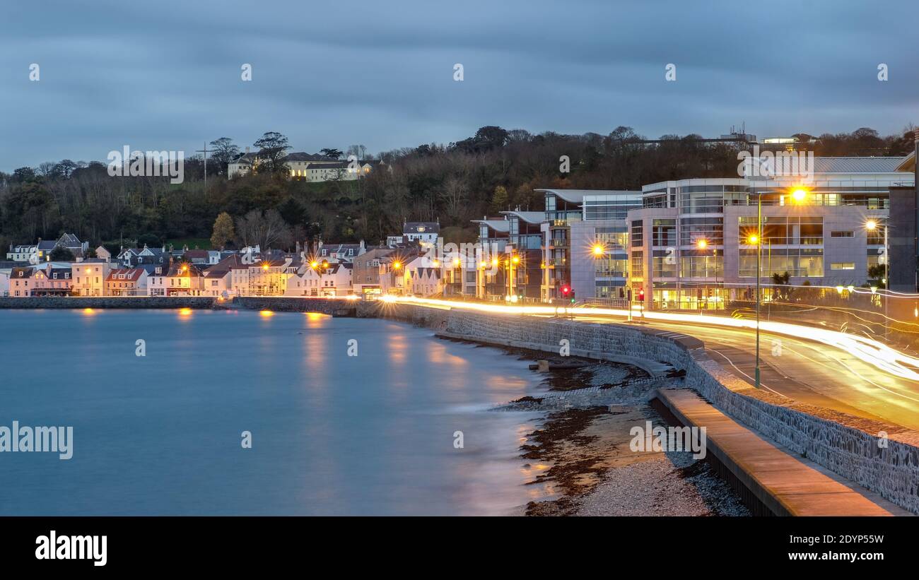 Am Meer pendeln Sie nach Hause, Guernsey Stockfoto