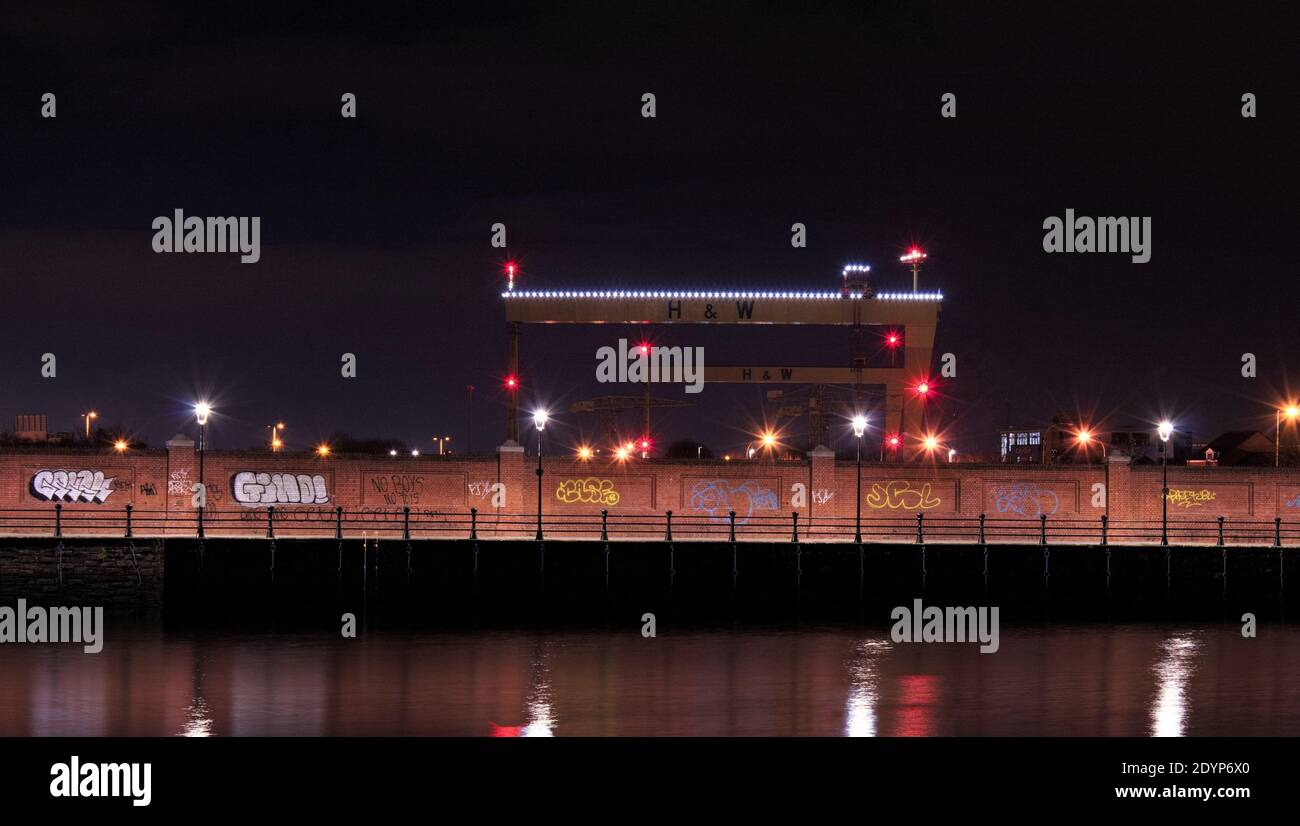 Die historischen Belfast Cranes, Samson und Goliath gehören zur Harland and Wolff Shipbuilding Company Belfast, die die Titanic gebaut hat Stockfoto