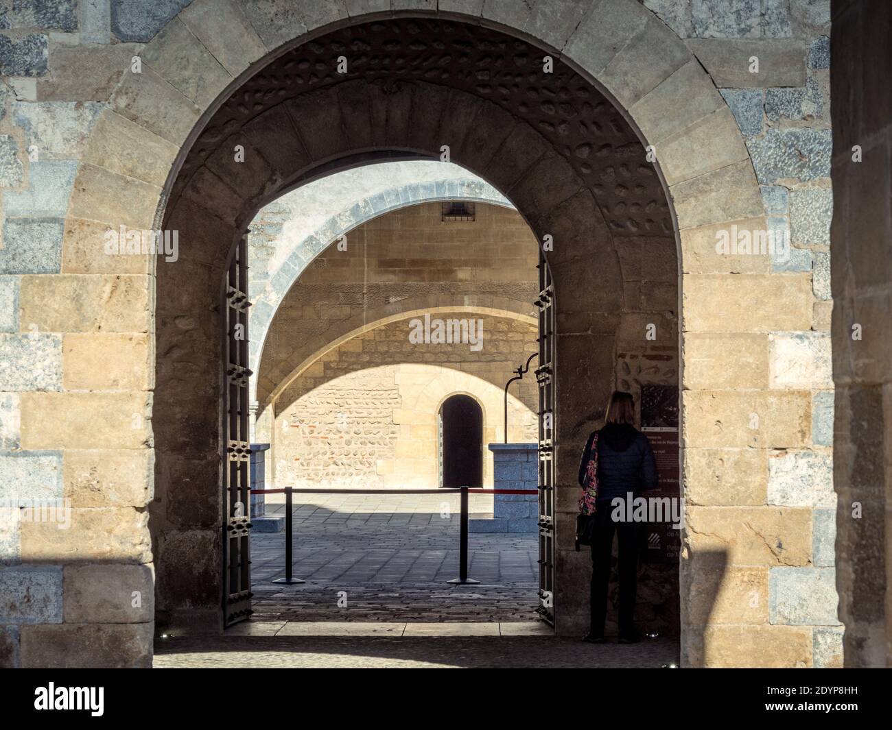 Perpignan ist die Präfektur des Departements Pyrénées-Orientales im Südwesten Frankreichs, in der Ebene von Roussillon, am Fuße der Pyrenäen. Stockfoto