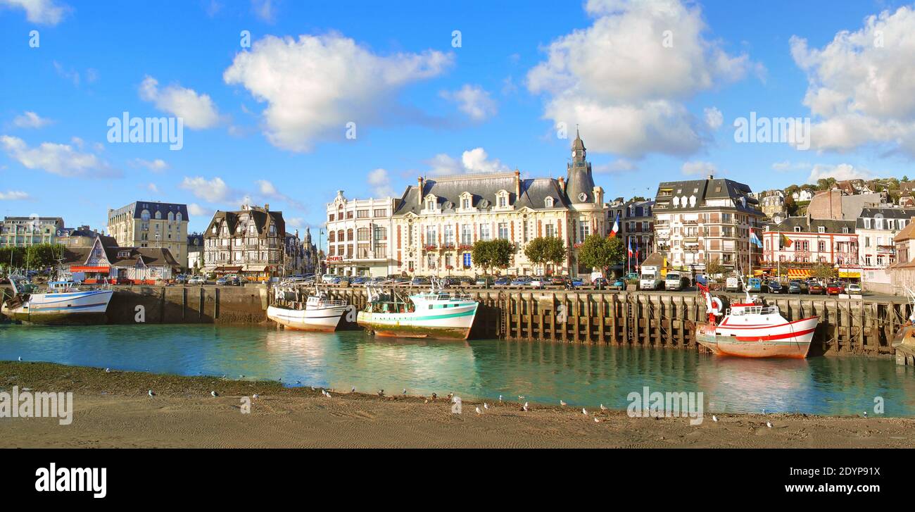 Die Stadt Trouville in der Nähe von Deauville, Normandie, Frankreich. Stockfoto