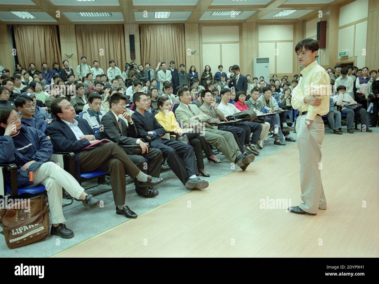 Jack Ma, der Mitbegründer der Alibaba Group, spricht an einer Universität in Peking, China. 2000 Stockfoto