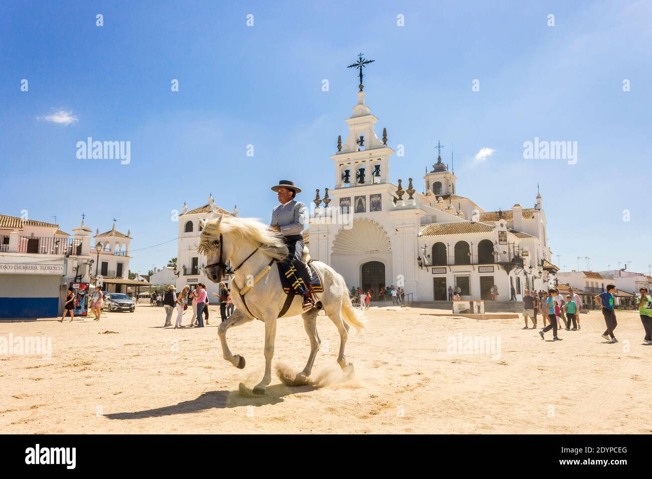 Almonte, Spanien. Das Dorf El Rocio, ein berühmter katholischer Wallfahrtsort in Andalusien Stockfoto