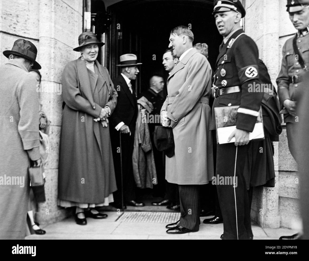 Adolf Hitler besucht Paul von Hindenburg´s Wohnhaus Neudeck, 1933, Deutschland, heute Polen Stockfoto