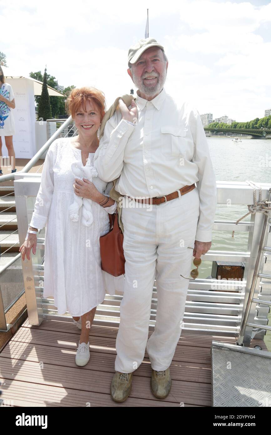 Jean-Pierre Marielle und seine Frau Agathe Natanson nehmen am Brunch Blanc Teil, der von der Groupe Barriere für Sodexho auf einer Kreuzfahrt in Paris, Frankreich, am 26. Juni 2013 veranstaltet wird. Foto von Jerome Domine/ABACAPRESS.COM Stockfoto