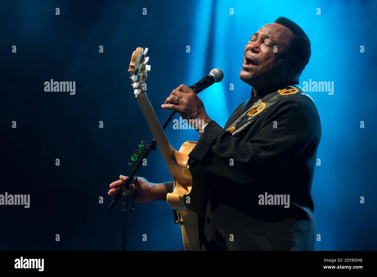 George Benson tritt am 18. Juli 2013 beim Montreux Jazz Festival in der Schweiz auf. Foto von Loona/ABACAPRESS.COM Stockfoto