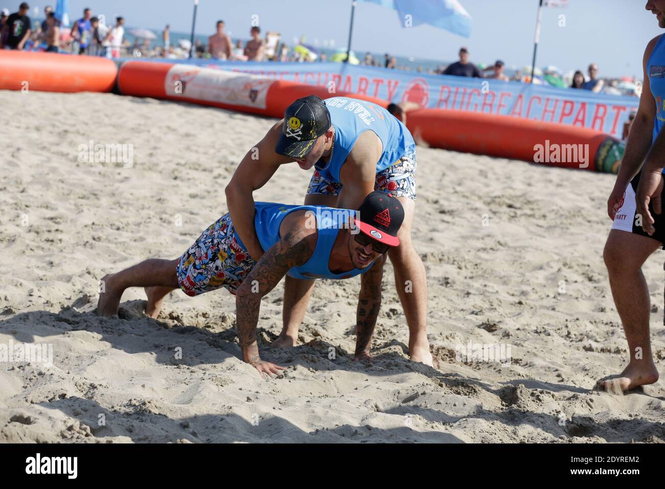 Exklusiv - Julien und Micka von 'Les Marseillais' TV-Reality-Show bei RugBeach Party, in Gruissan, Frankreich, am 21. Juli 2013. Foto von Jerome Domine/ABACAPRESS.COM Stockfoto