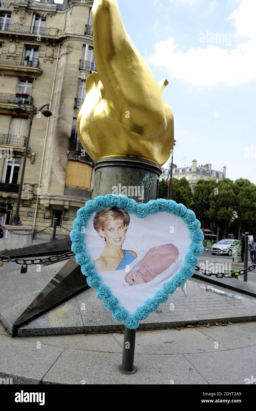 Blick auf die Freiheitsflamme, die zu einem inoffiziellen Denkmal für Prinzessin Diana geworden ist, ist vor dem 16. Todestag in der Nähe des Unfallortes im Tunnel Pont de l'Alma in Paris am 29. August 2013 zu sehen. Foto von Mousse/ABACAPRESS.COM Stockfoto