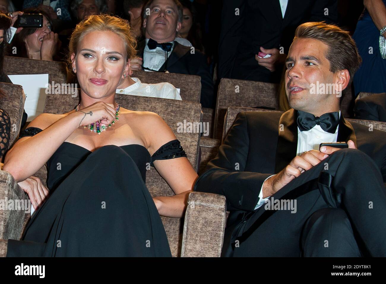 Scarlett Johansson And Romain Dauriac Stockfotos Und Bilder Kaufen Alamy
