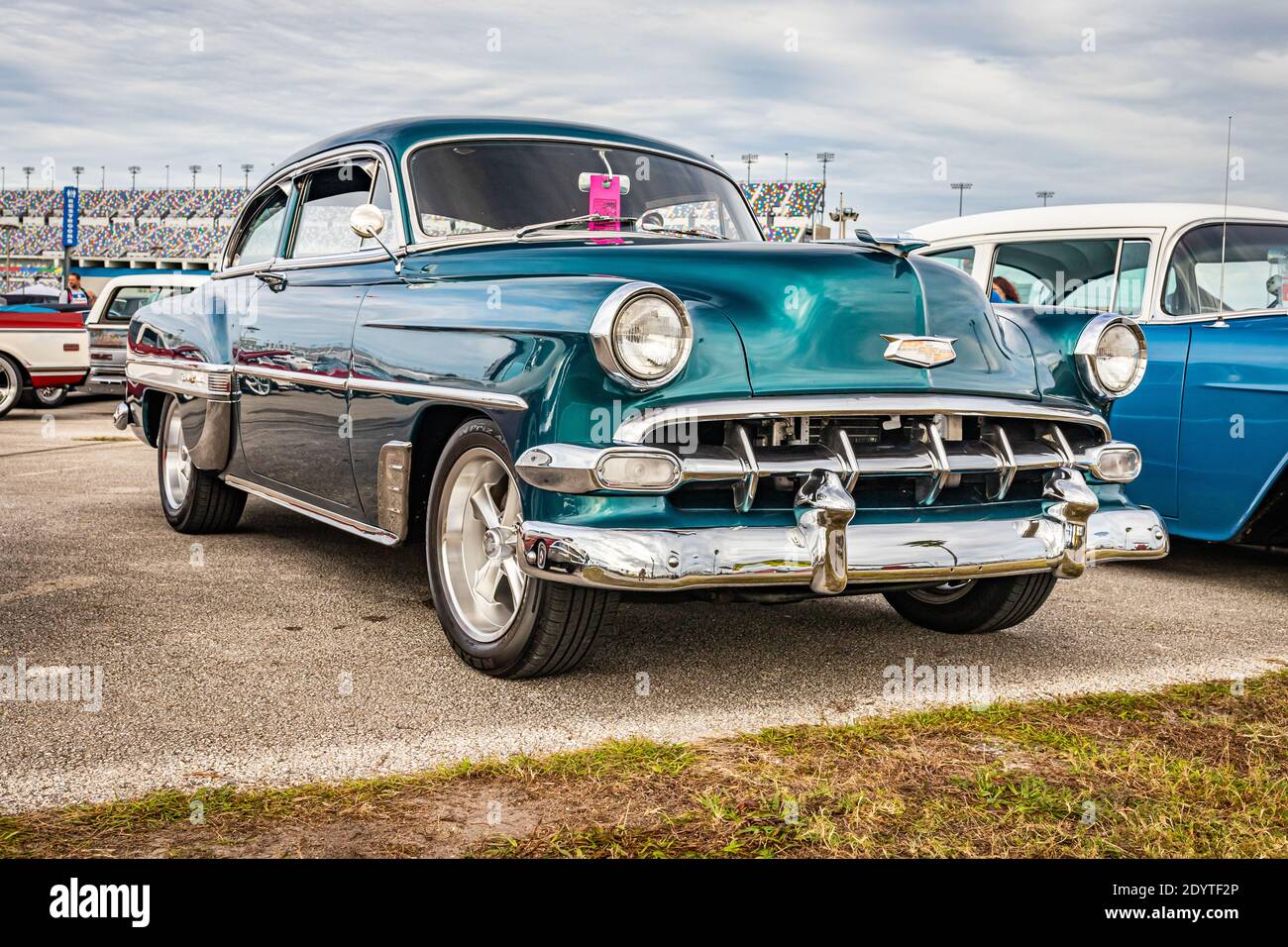 Daytona Beach, FL - 28. November 2020: 1954 Chevrolet BelAir auf einer lokalen Auto-Show. Stockfoto