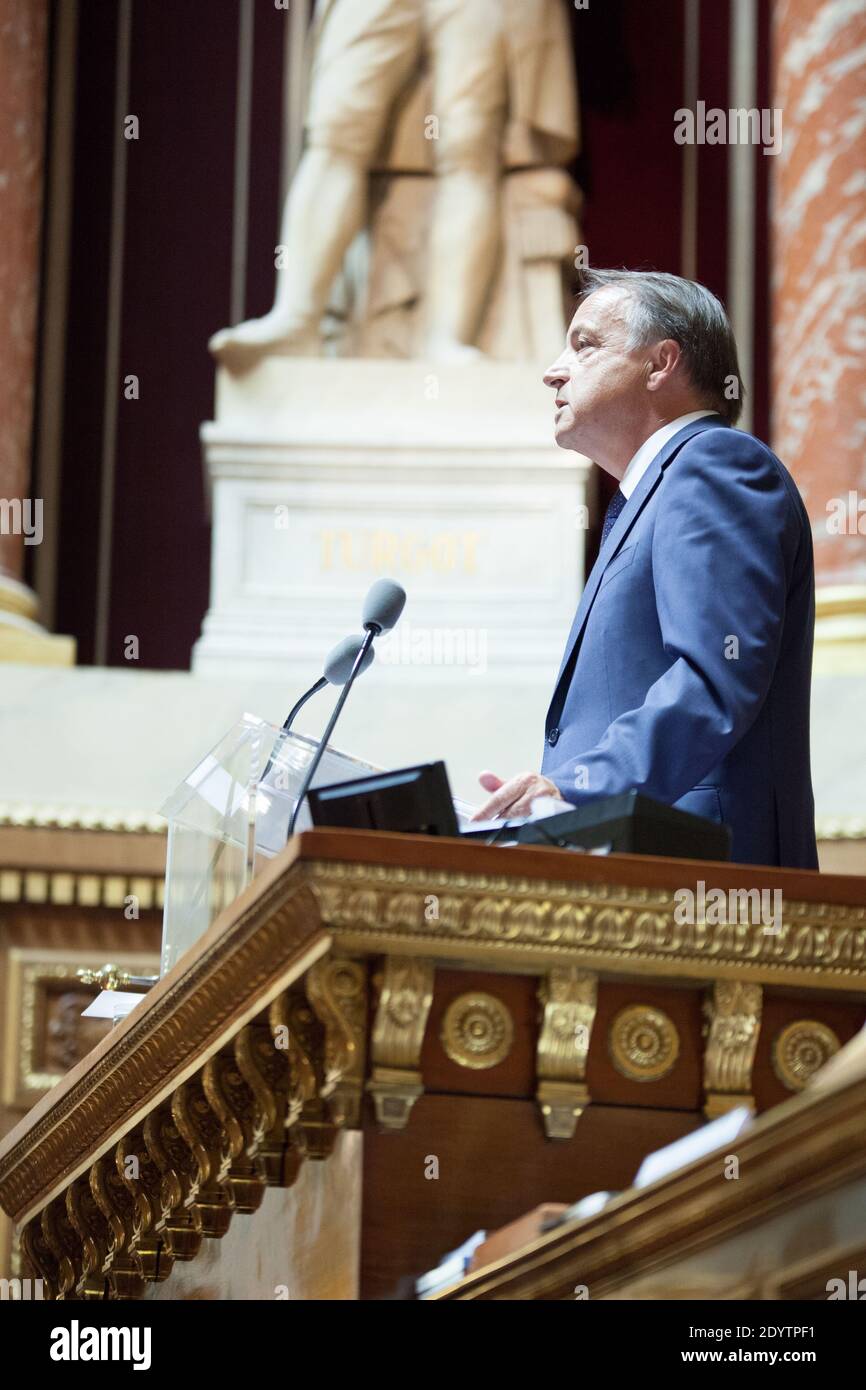 Der französische Senatsvorsitzende Jean-Pierre Bel würdigt den verstorbenen Haut-Rhin-Senator Jean-Louis Lorrain (UMP) am 17. September 2013 im französischen Senat in Paris. Foto von Romain Boe/ABACAPRESS.COM Stockfoto