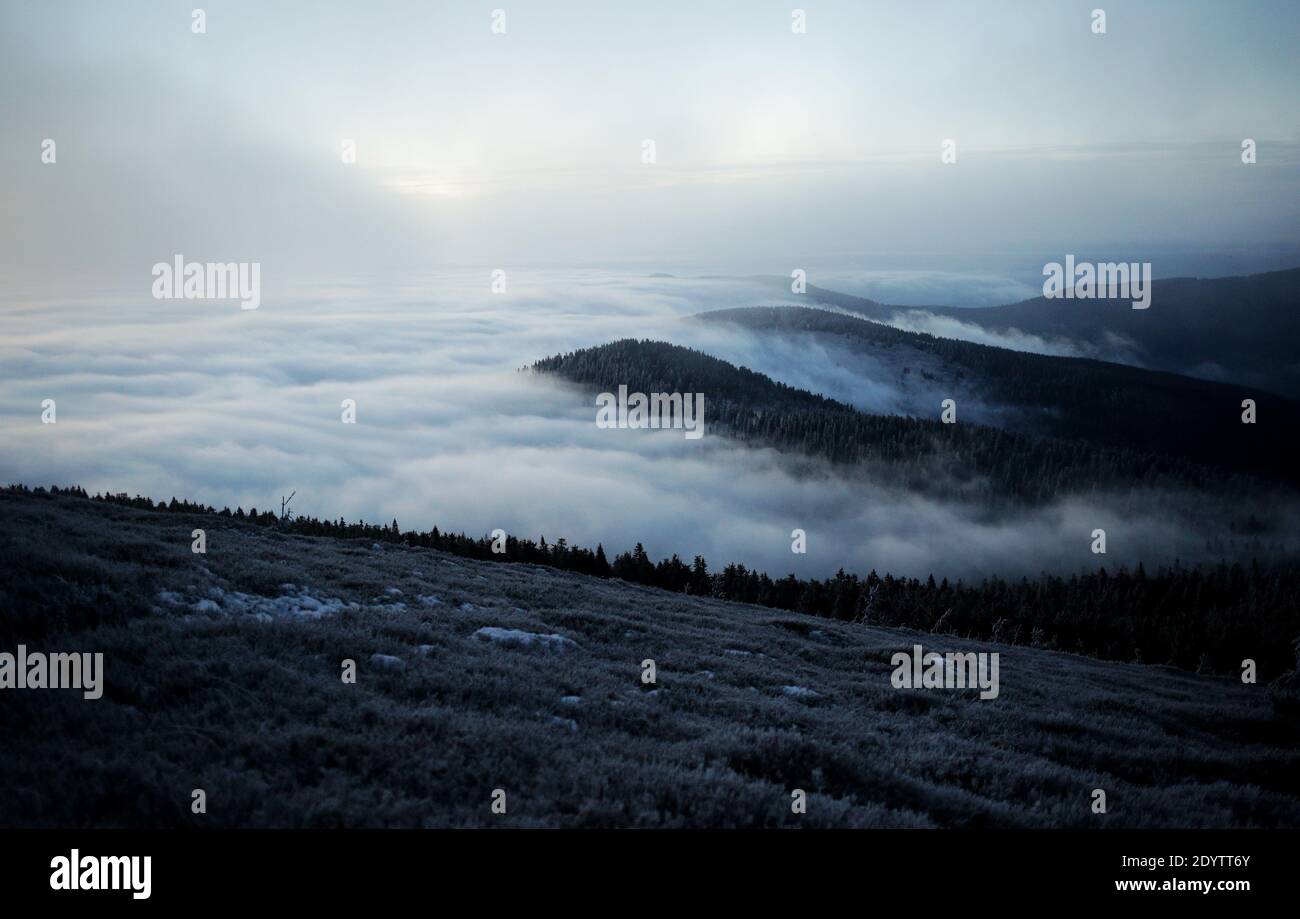 Pilsko Gipfel in der Nacht im Winter. Stockfoto