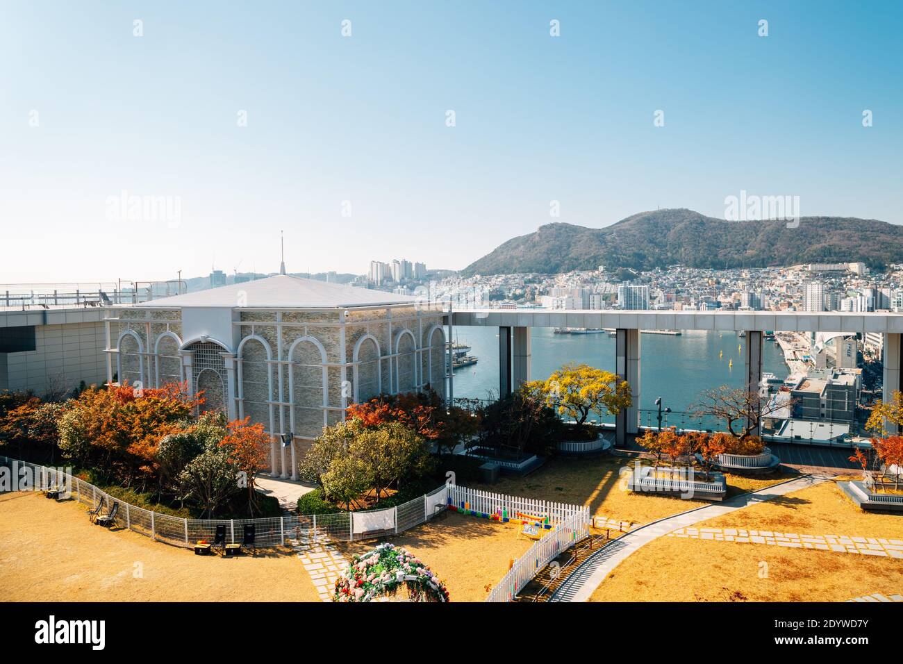Busan, Korea - 11. November 2020 : Hafenblick vom Lotte Department Store Observatorium Stockfoto