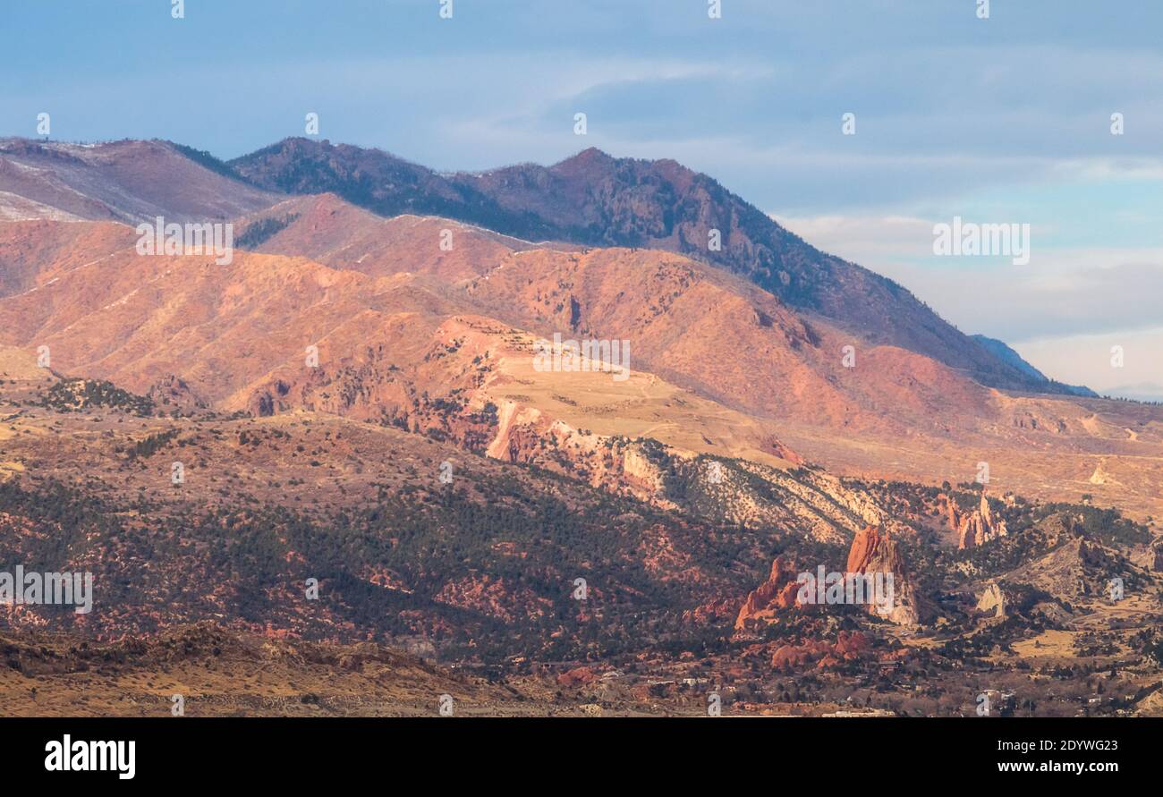 Fernsicht auf die Rocky Mountains und den Garten der Götter vom Cheyenne Mountain Stockfoto
