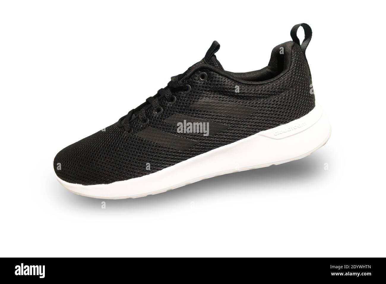 Samut Sakhon Thailand February 21, 2018 : Produkt Shoot von Adidas Herren Sport Laufschuh auf weißem Hintergrund, Adidas Laufschuhe Stockfoto