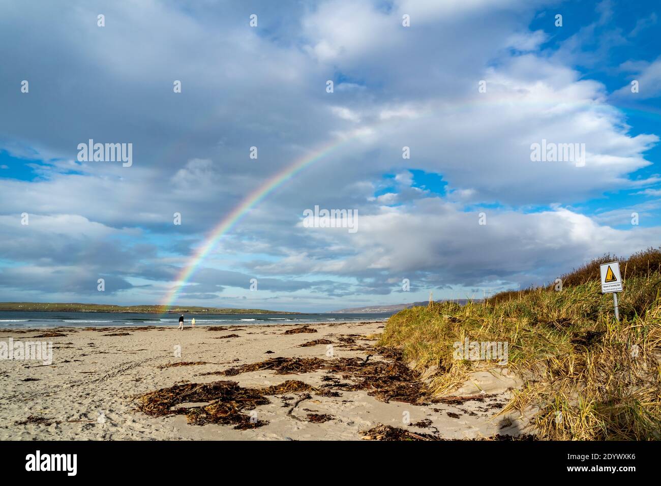 Schöner Regenbogen über Narin Strand, Donegal - Irland. Stockfoto