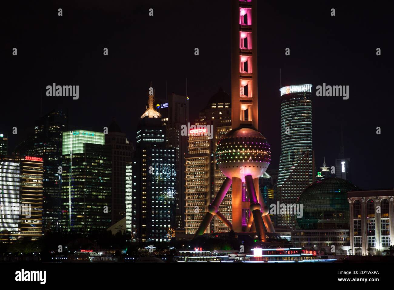 Nachtansicht von Pudong vom Bund, Shanghai Stockfoto