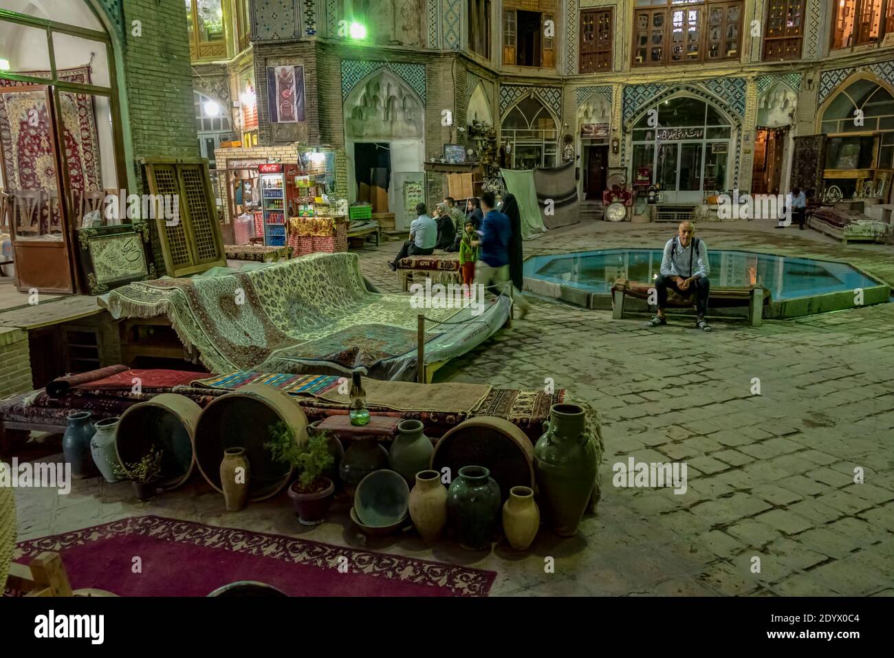 23. Oktober 2018. Aminoddole Caravansarai oder Timche Plaza, Kashan Basar, Kashan, Iran. Stockfoto
