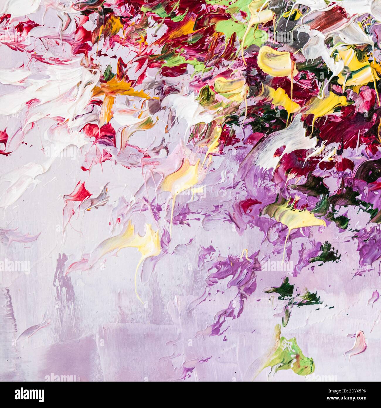 Bunte Ölgemälde auf Leinwand. Abstrakter Kunsthintergrund. Fragment moderner Kunstwerke. Pinselstriche der Farbe. Stockfoto