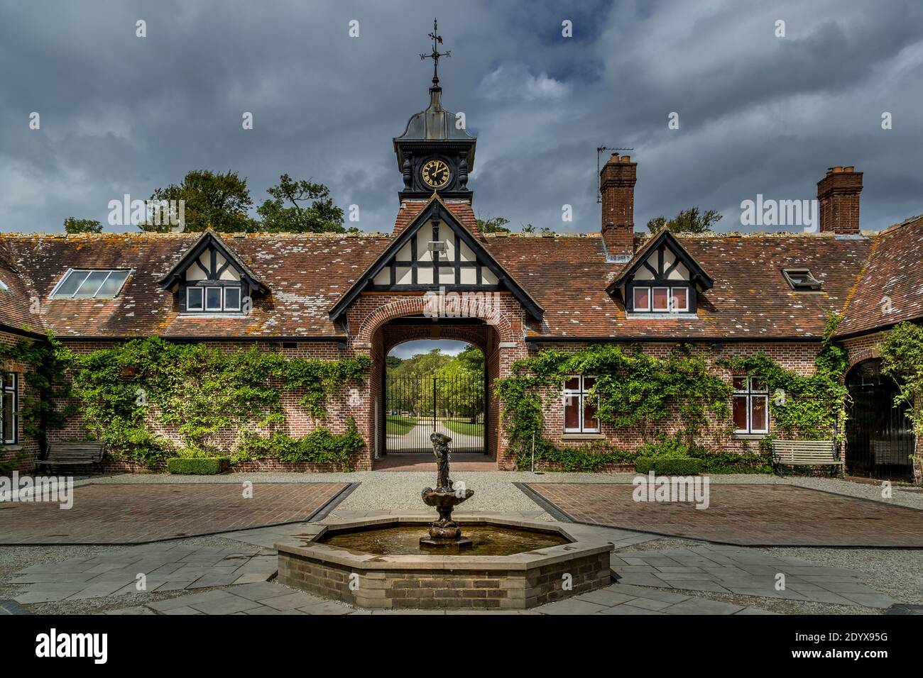 Der Stallhof auf Schloss Lulworth. Stockfoto