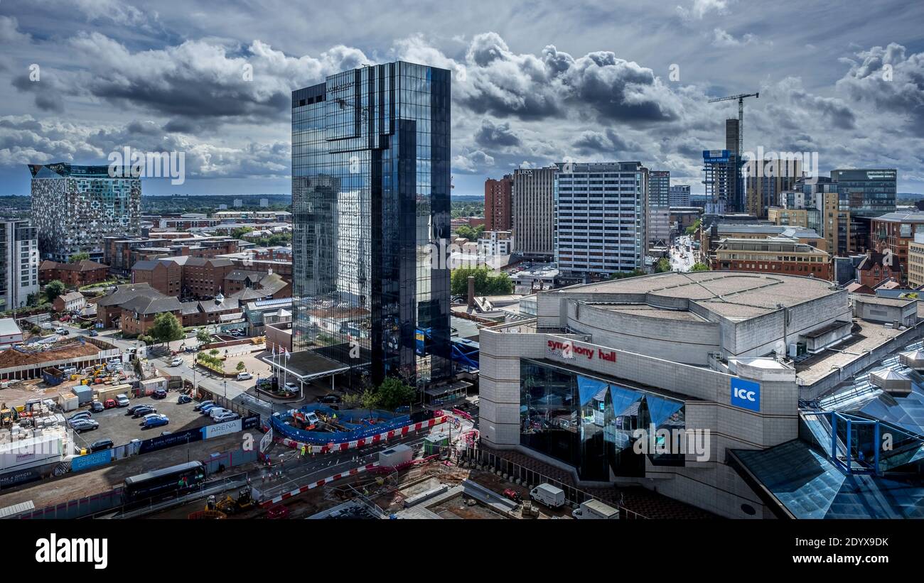 Blick auf den Centenary Square über Birmingham. Stockfoto