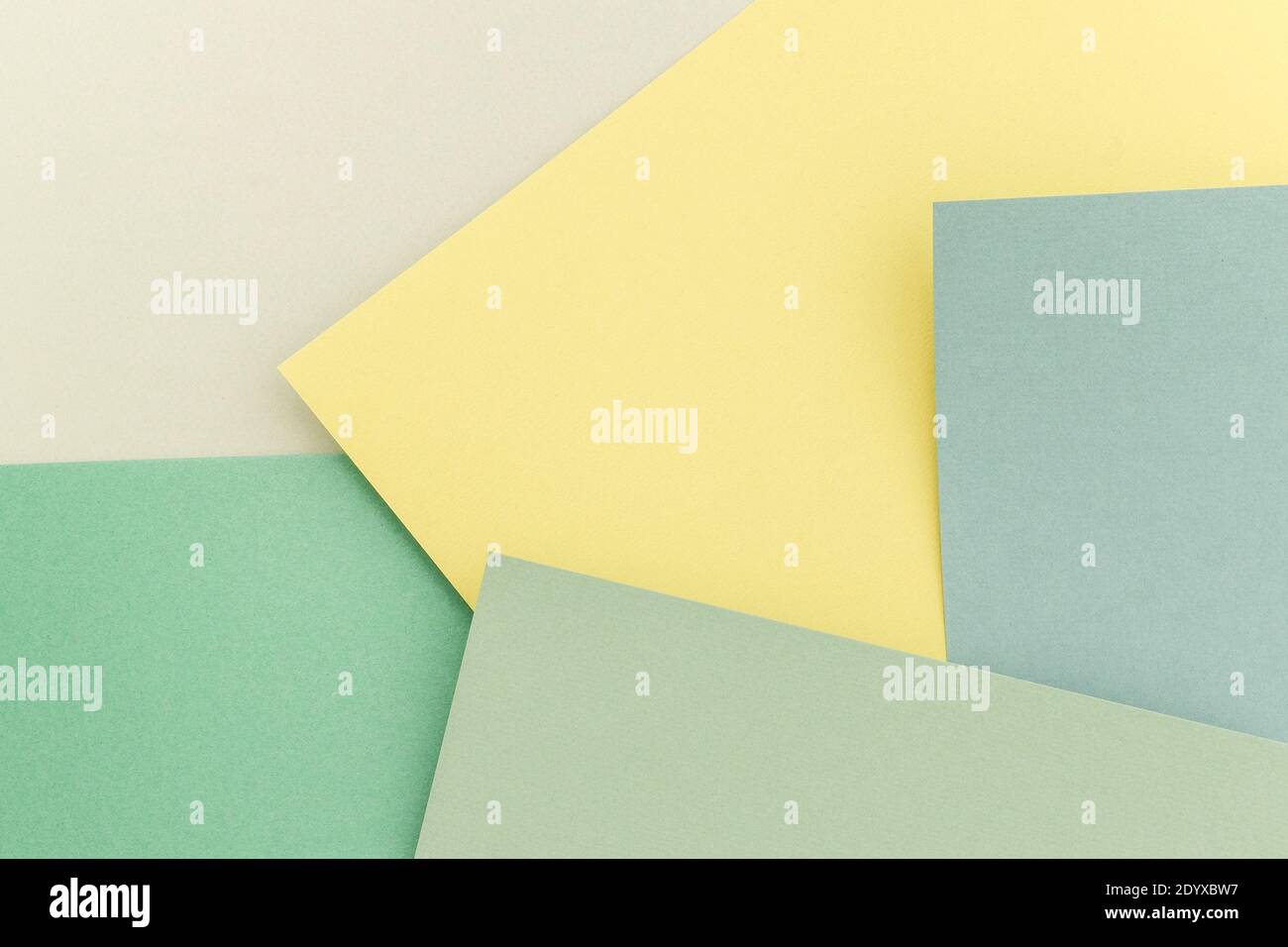 Geometrischer Papierhintergrund, Textur von Grüntönen. Hintergrund für Ihr Design. Pastellfarben im Frühling. Stockfoto