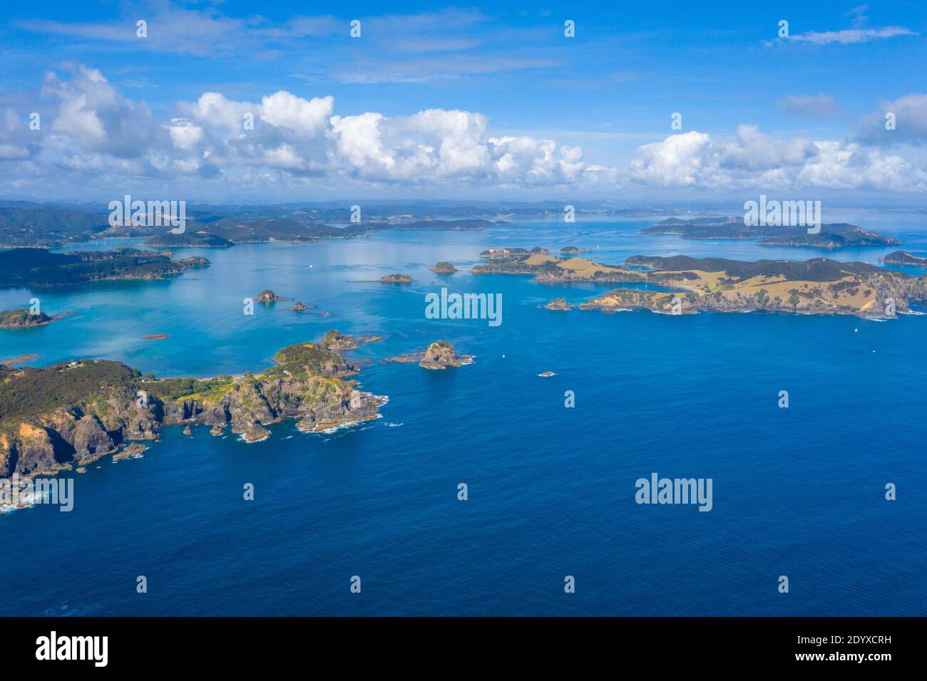 Luftaufnahme der Bucht von Inseln in Neuseeland Stockfoto