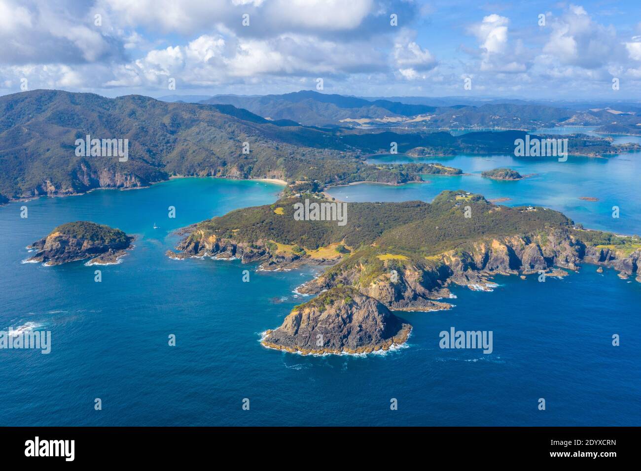 Luftaufnahme der Bucht von Inseln in Neuseeland Stockfoto