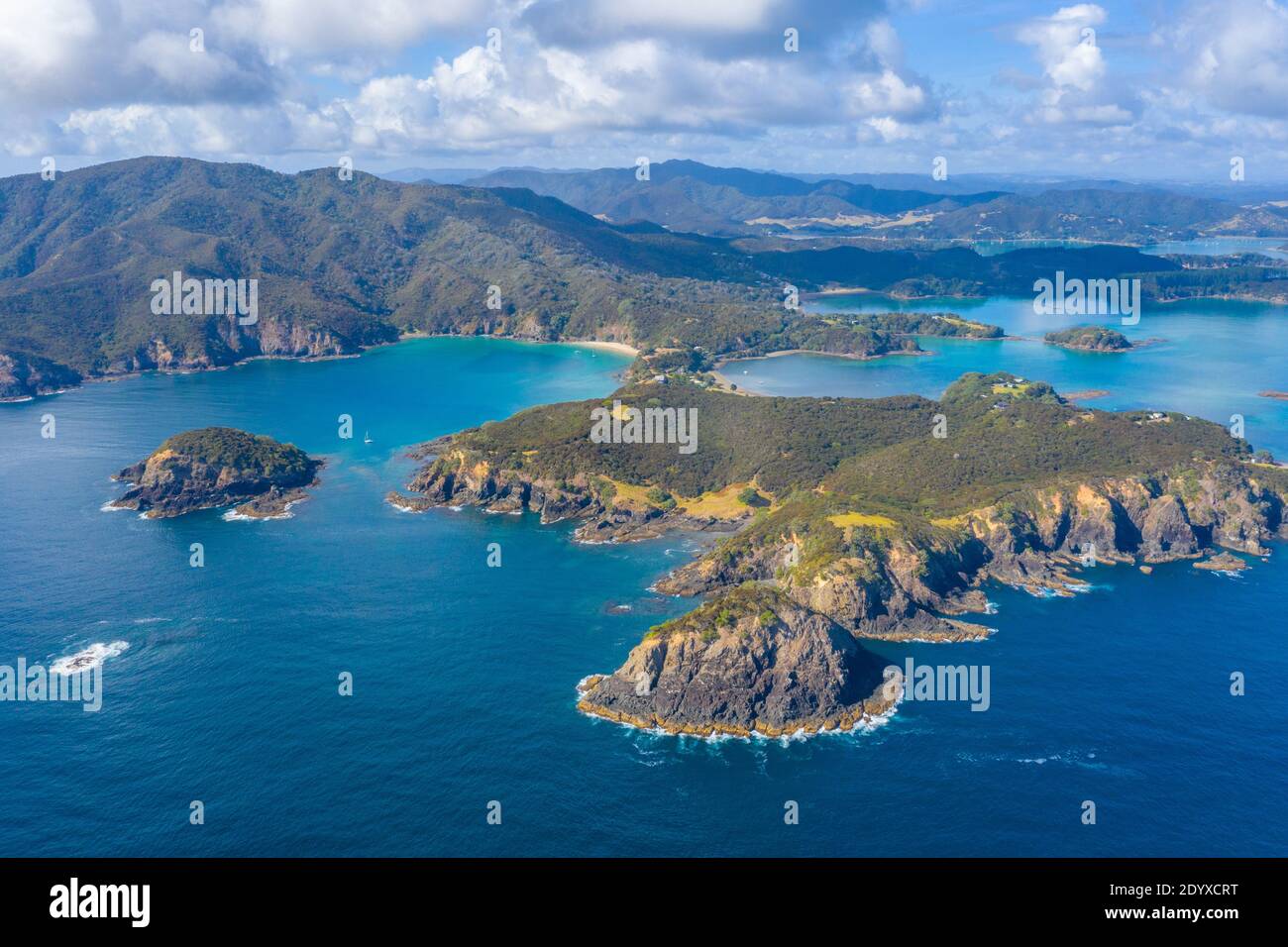 Luftaufnahme der Bucht von Inseln in Neuseeland Stockfoto